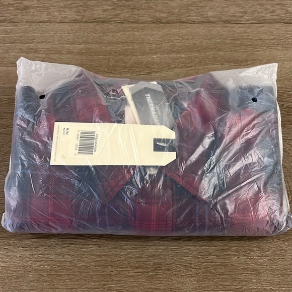 NWT Levi’s Red Checked Shirt - Picture 2 of 5